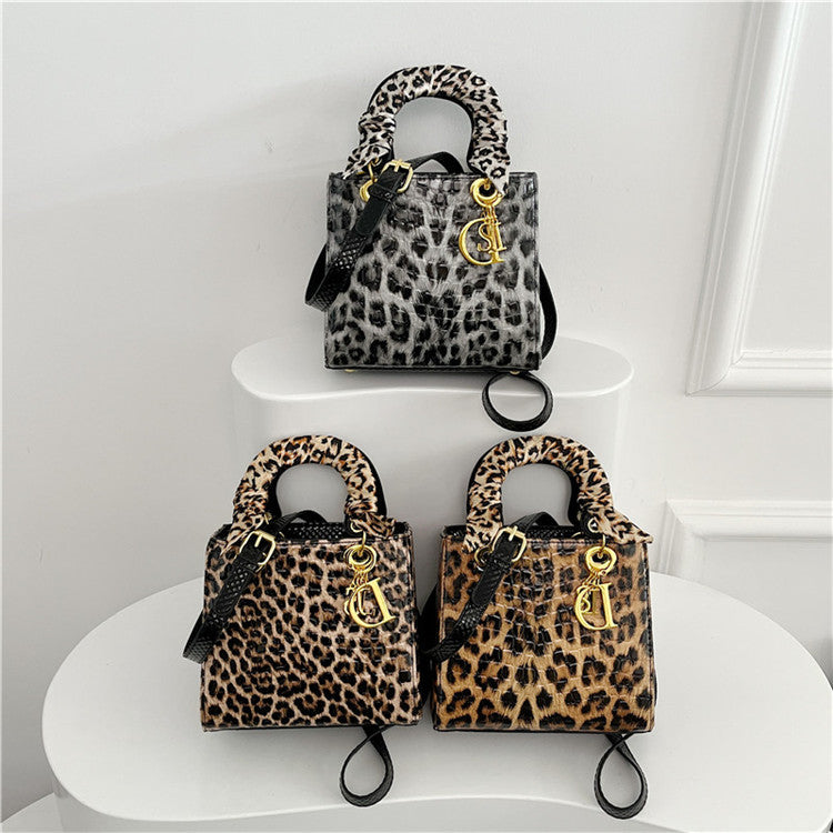 A retro stone pattern Princess Diana bag popular in Europe and America, leopard print handheld women's bag texture versatile single shoulder messenger bag foreign trade