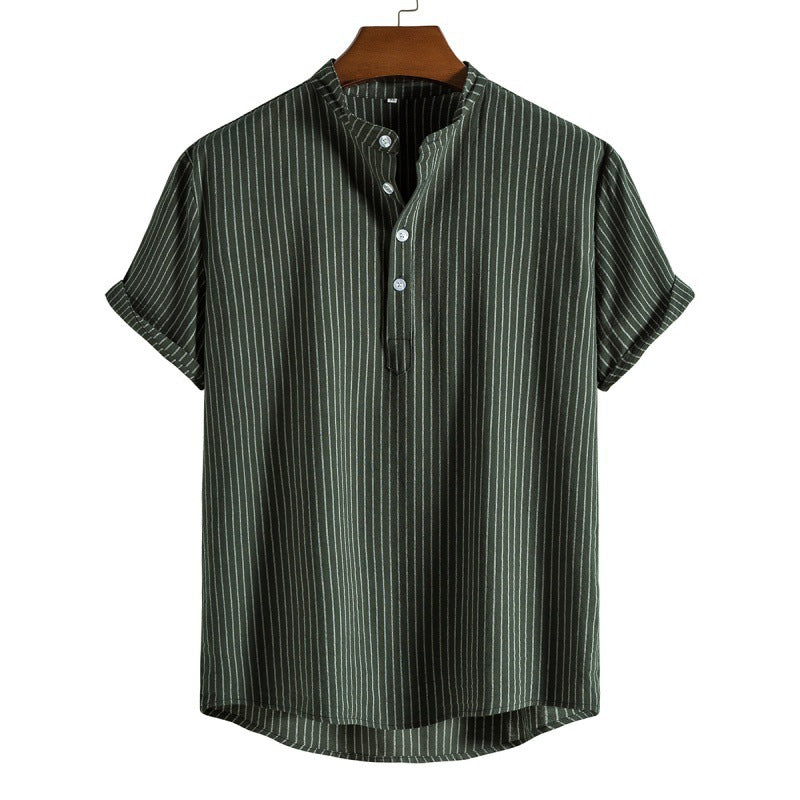 A men's stand-up collar striped short-sleeved shirt