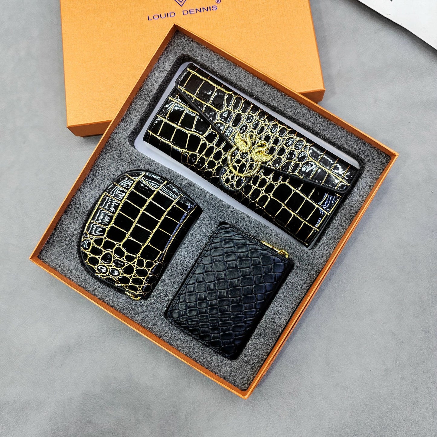 A new three-piece gift box with wallet card bag set.