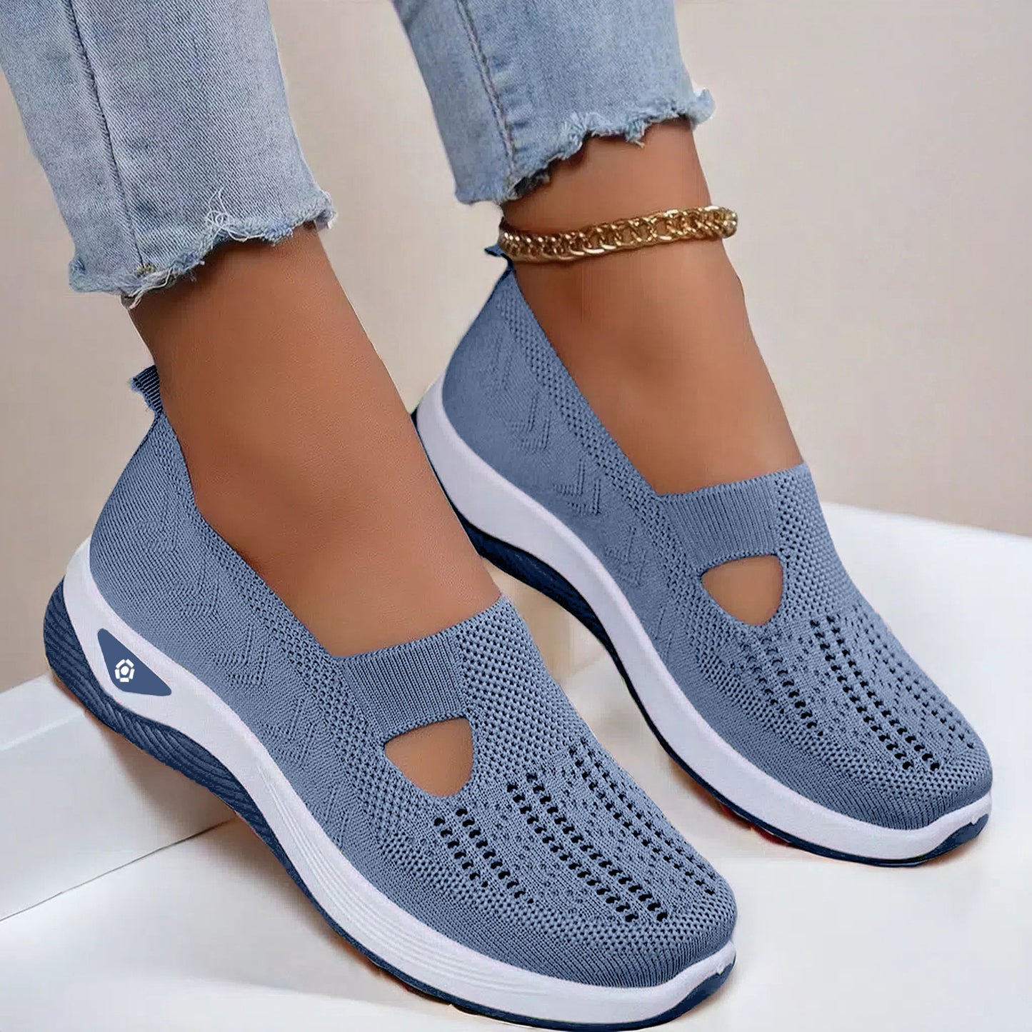A Breathable shoes for summer