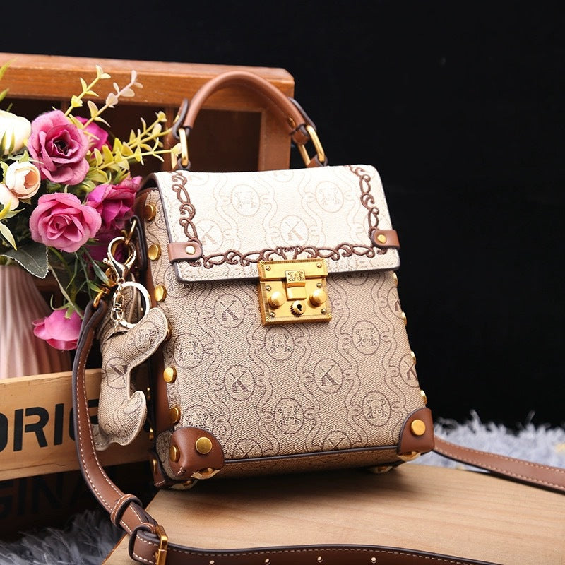 A high-end niche lock portable box bag