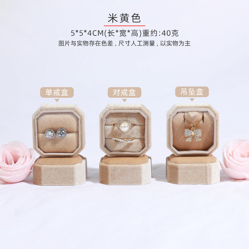 A Velvet stud earrings pendant box