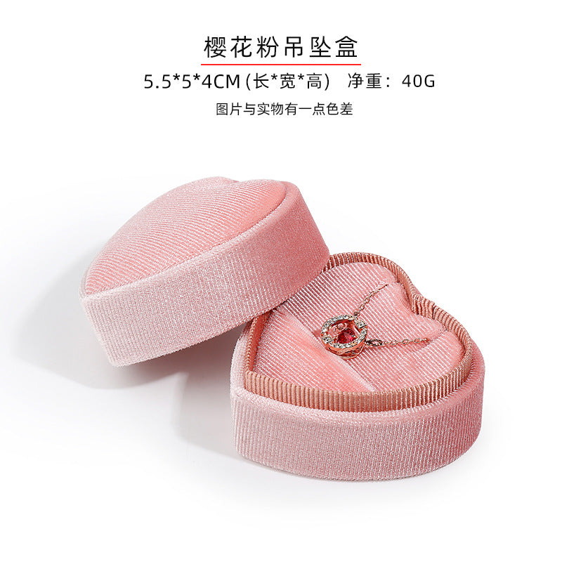 A heart velvet ring box