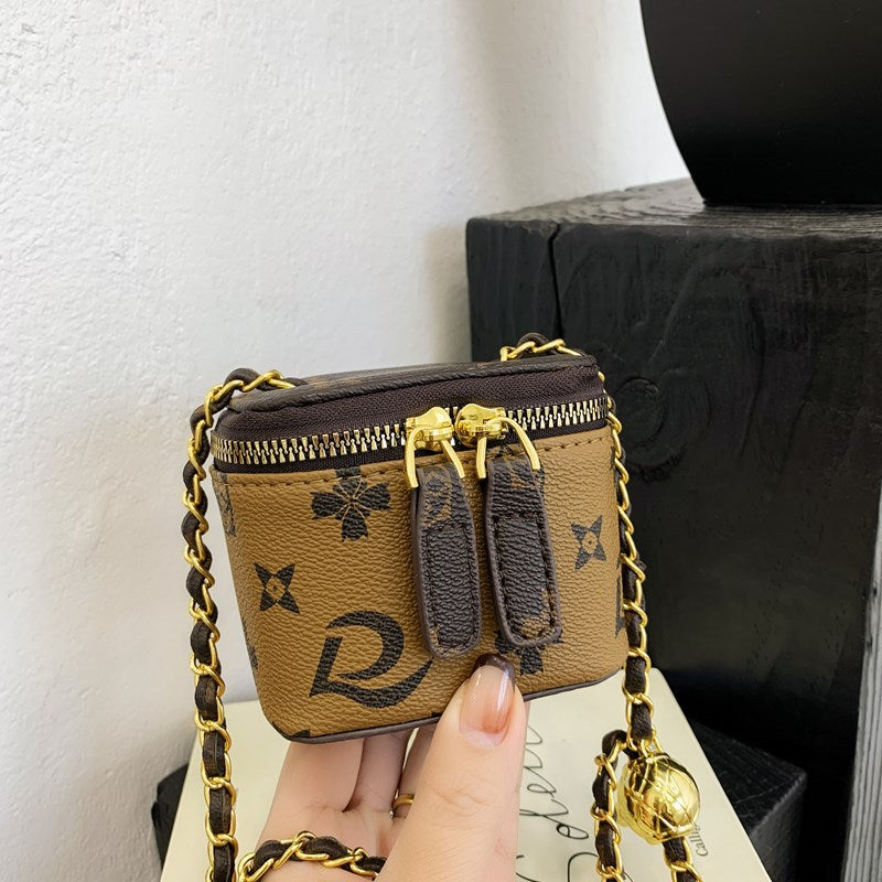A little girl change handbag