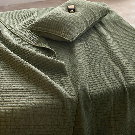 A three-piece set of cotton yarn beds