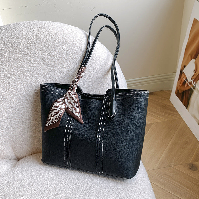 A shoulder bag handbag