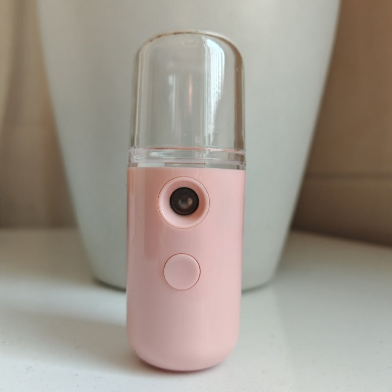 A spray moisturizing and hydrating instrument