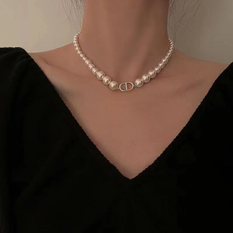 Pearl retro necklace women ins cold wind neck chain light luxury niche design 2023 cd tide sweater chain