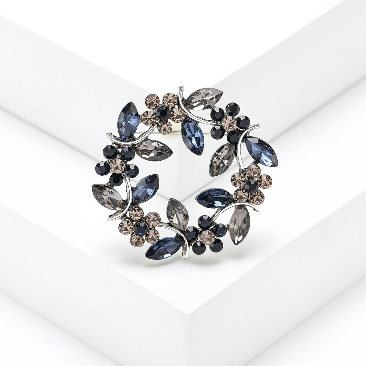 A Wreath Crystal Brooch European and Korean Edition Wholesale Crystal Diamond Olive Branch Breast Wreath Clothing Accessories Cross-border Special Supply - Mixbatch