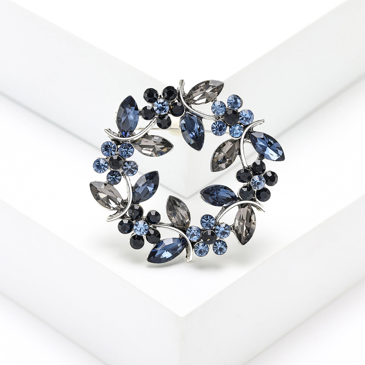 A Wreath Crystal Brooch European and Korean Edition Wholesale Crystal Diamond Olive Branch Breast Wreath Clothing Accessories Cross-border Special Supply - Mixbatch