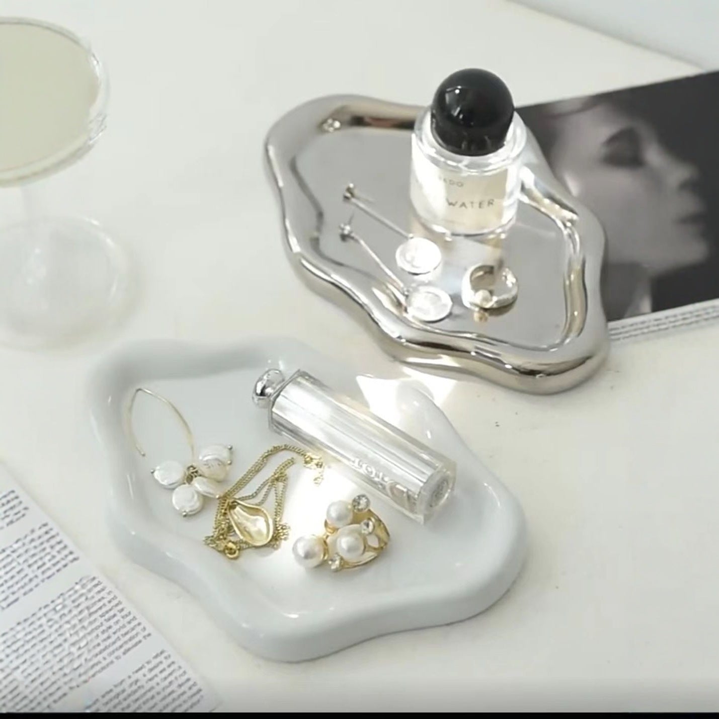 A tray ornament