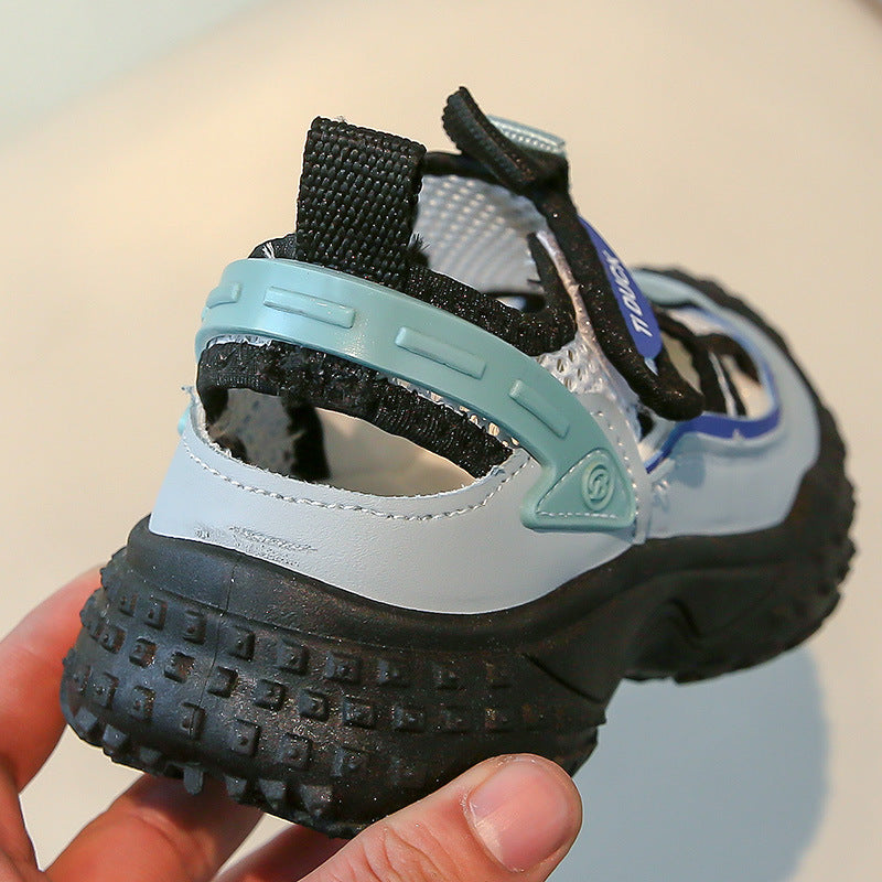 A summer children's shoes