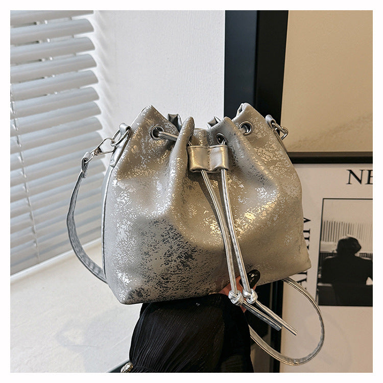 A spring new fashion pleated messenger bag this year popular versatile bucket bag