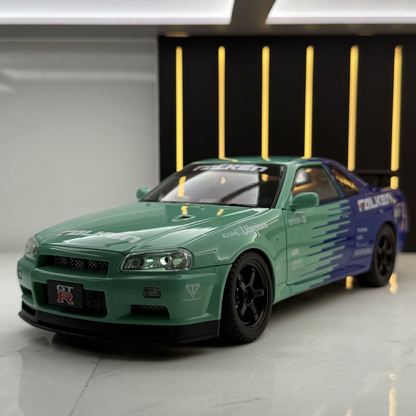 1:18 Alloy Metal Car Model Ornament