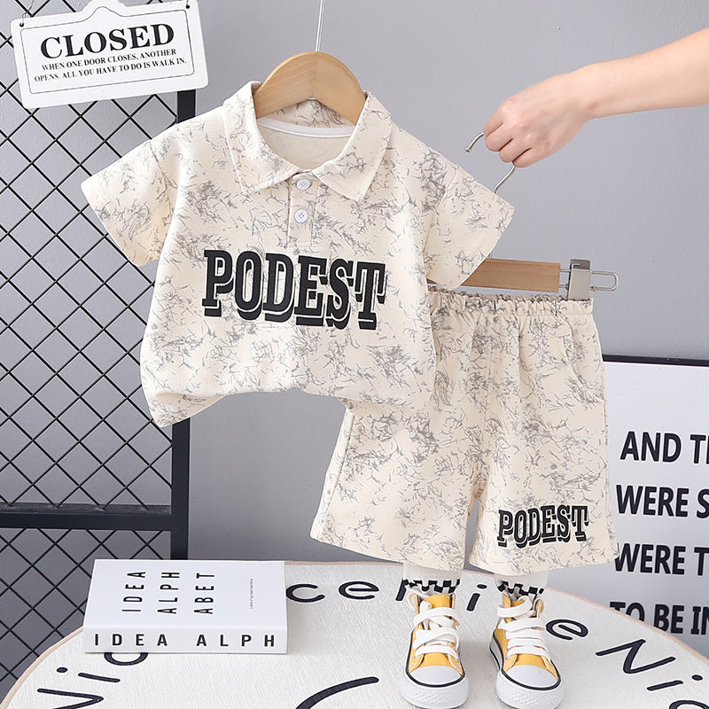 A children's short-sleeved shorts set