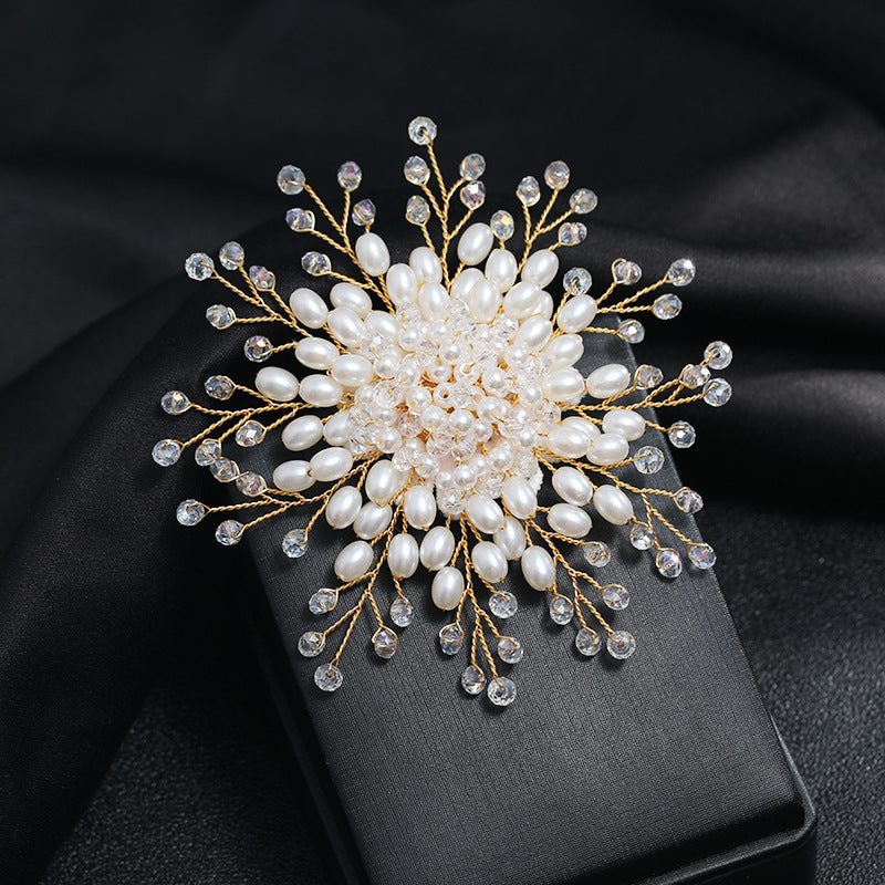 A elegant temperament luxury imitation pearl brooch women's fashion versatile snowflake pin high-end atmospheric corsage coat accessories - Mixbatch