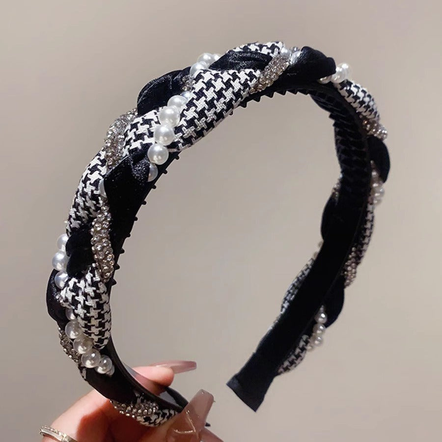 A French high-end hair accessories, thousand bird grid twist rhinestone pearl headband, high skull top, small face, head band, anti-skid hairpin.