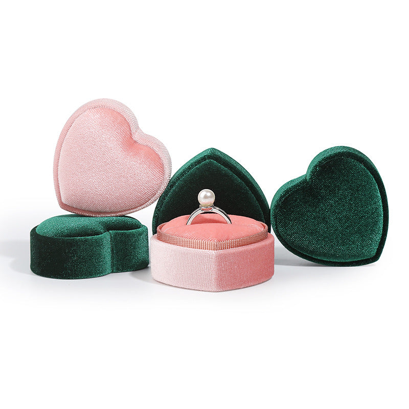 A heart velvet ring box