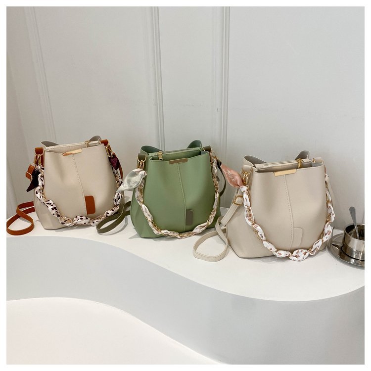 A PU shoulder bag cross-border women's bag new fashion messenger bag texture PU bucket bag versatile chain messenger bag
