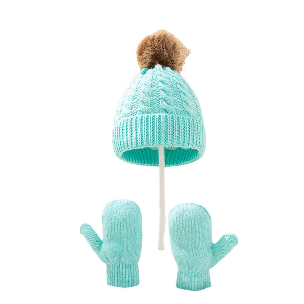 A new wool monochrome twist warm children's hat scarf gloves two or three-piece set
