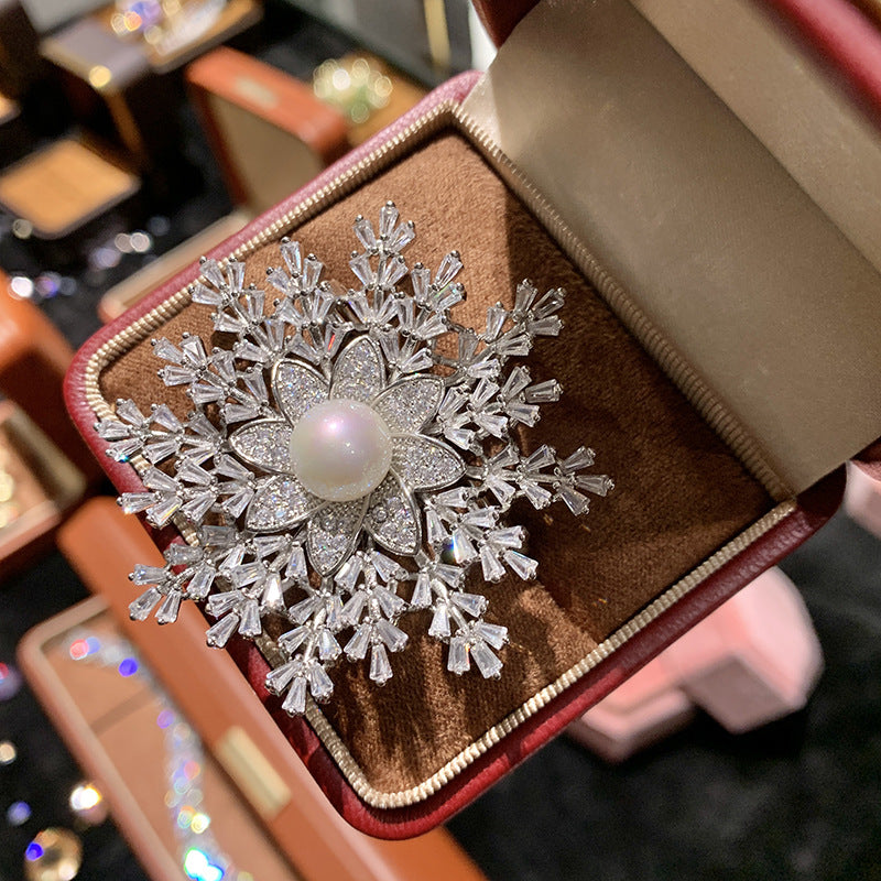 A European and American trend popular snowflake brooch, super flash zircon freshwater pearl brooch celebrity accessories - Mixbatch