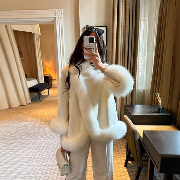 A women's fur collar jacket