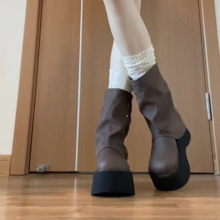 A thick-soled 7cm heightening niche trouser shoes