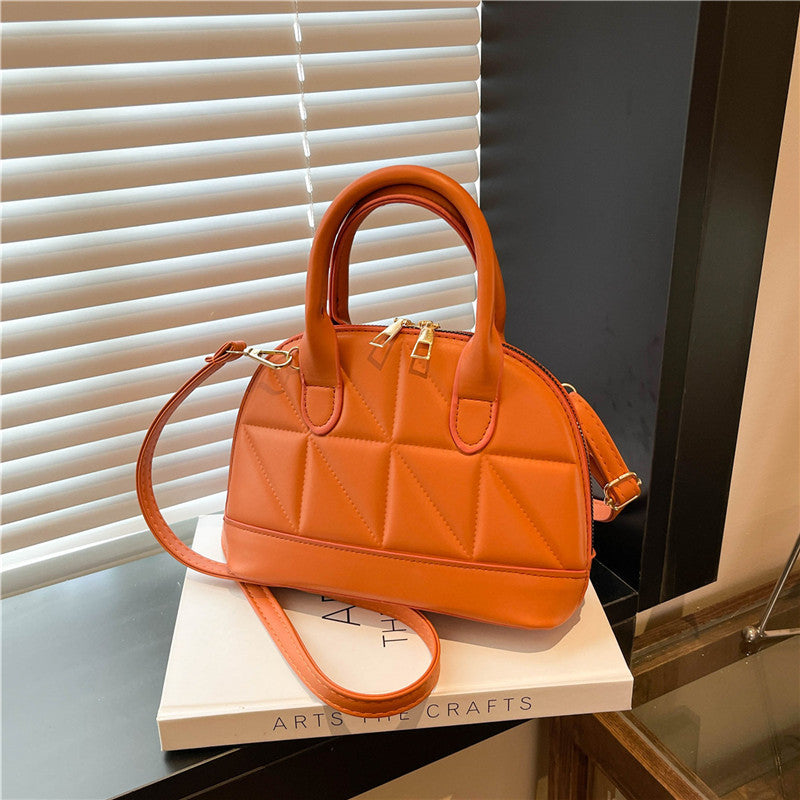 A new diamond popular handbag simple messenger bag texture shell bag tide