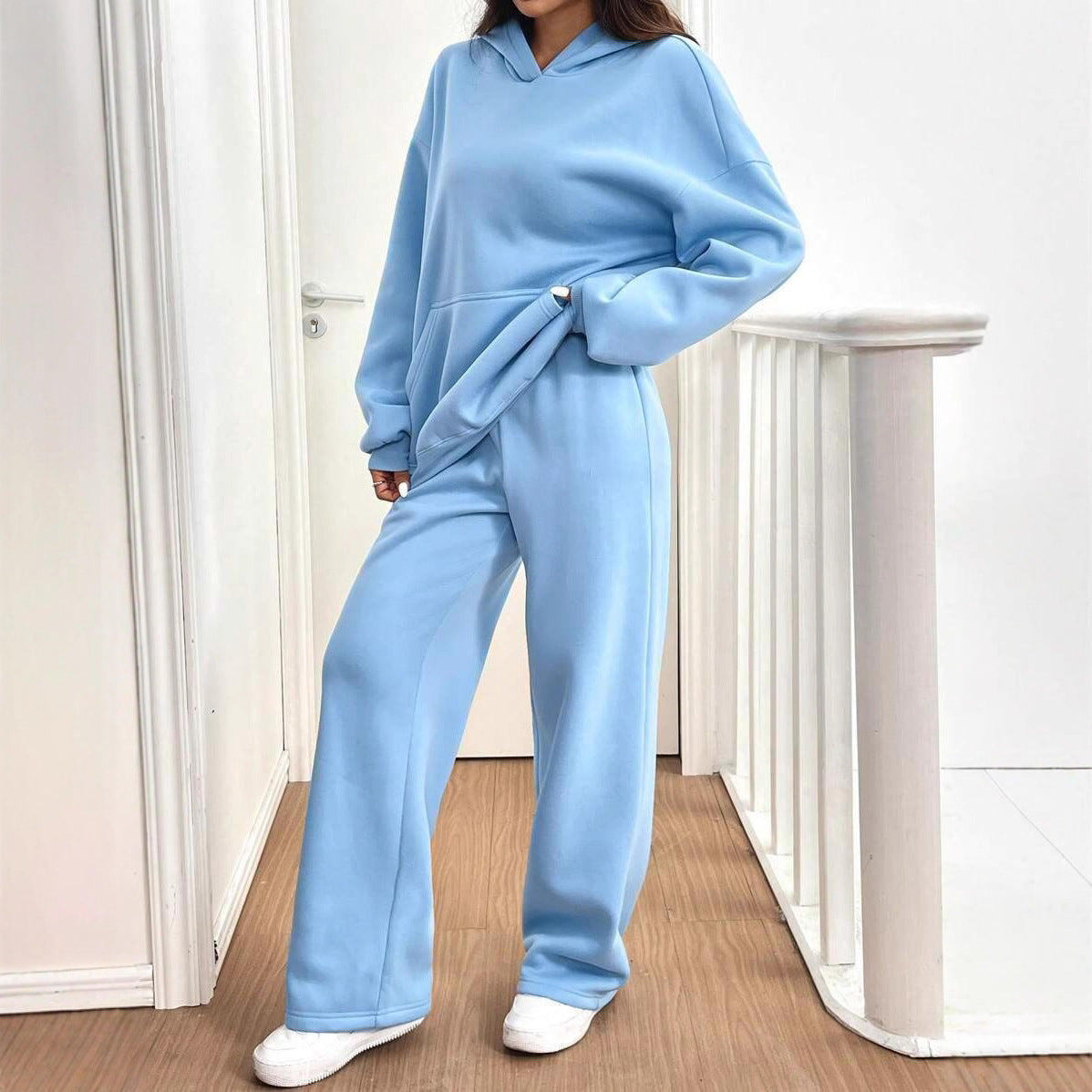 A lady's long-sleeved trousers fleece warm suit