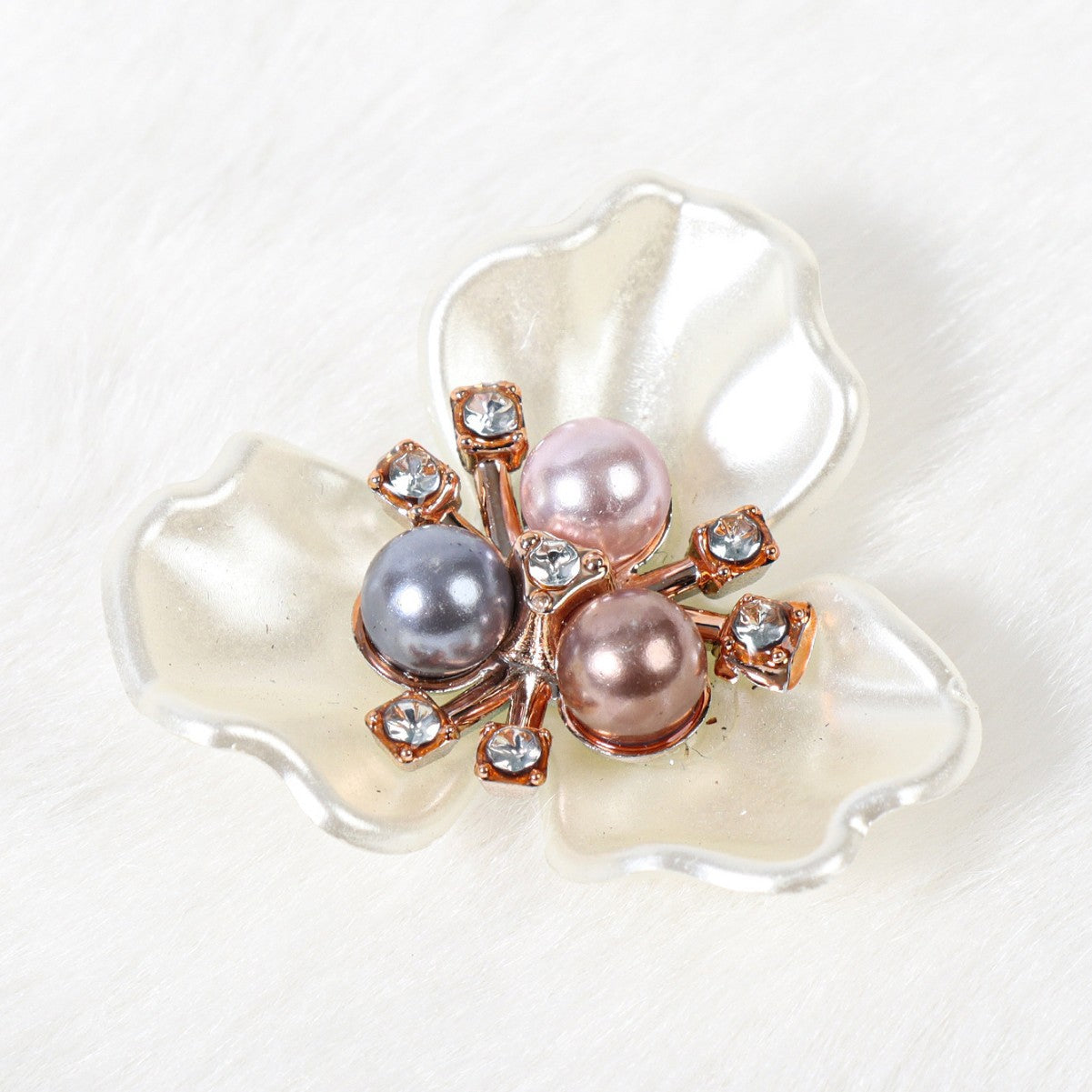 A three-leaf imitation shell petals three pearls flower heart accessories, resin flower plate DIY jewelry accessories wholesale - Mixbatch