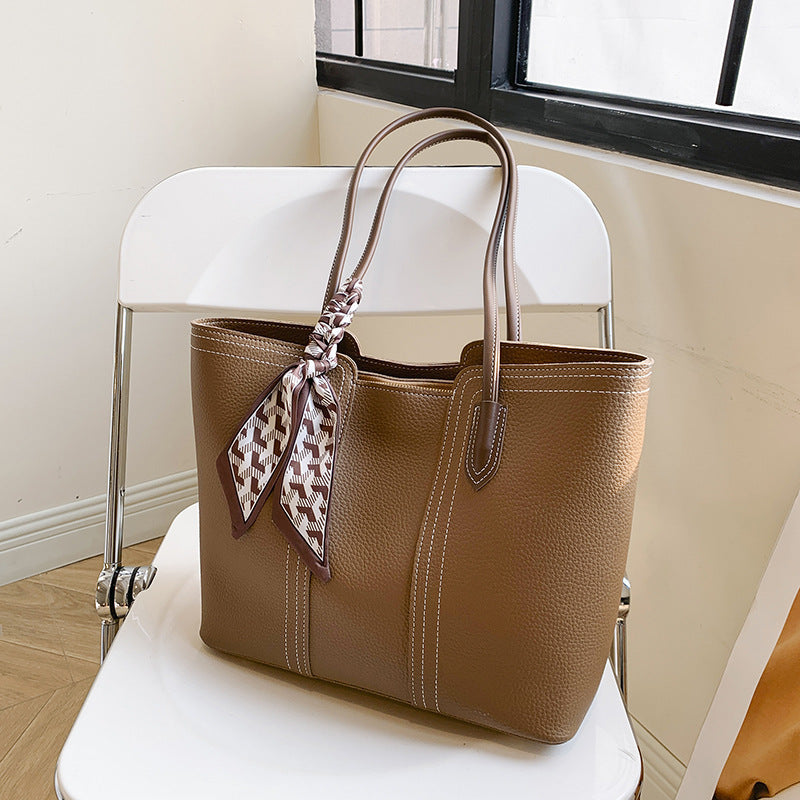 A shoulder bag handbag