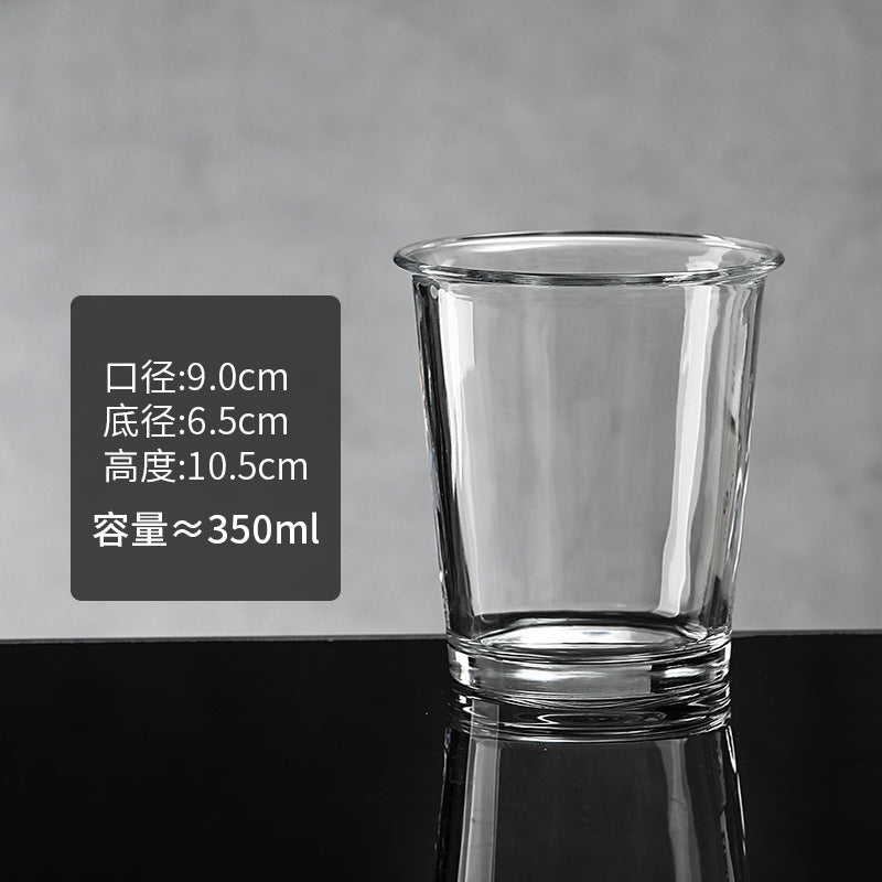 A transparent glass water cup