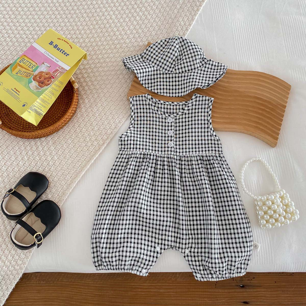 A girl baby summer thin floral bag fart clothes crawling baby western style plaid sleeveless vest jumpsuit to send a hat. - Mixbatch