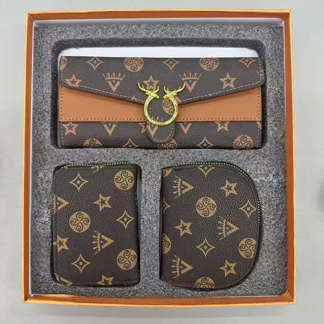 A new three-piece gift box with wallet card bag set.