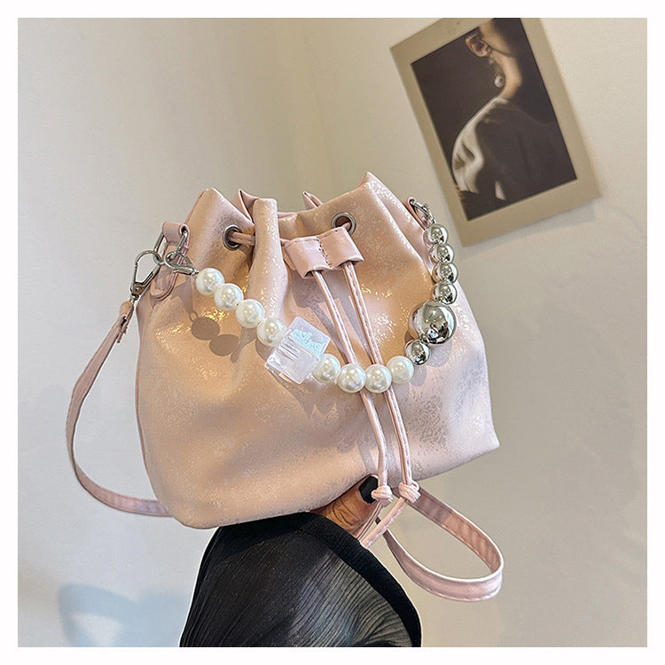 A spring new fashion pleated messenger bag this year popular versatile bucket bag