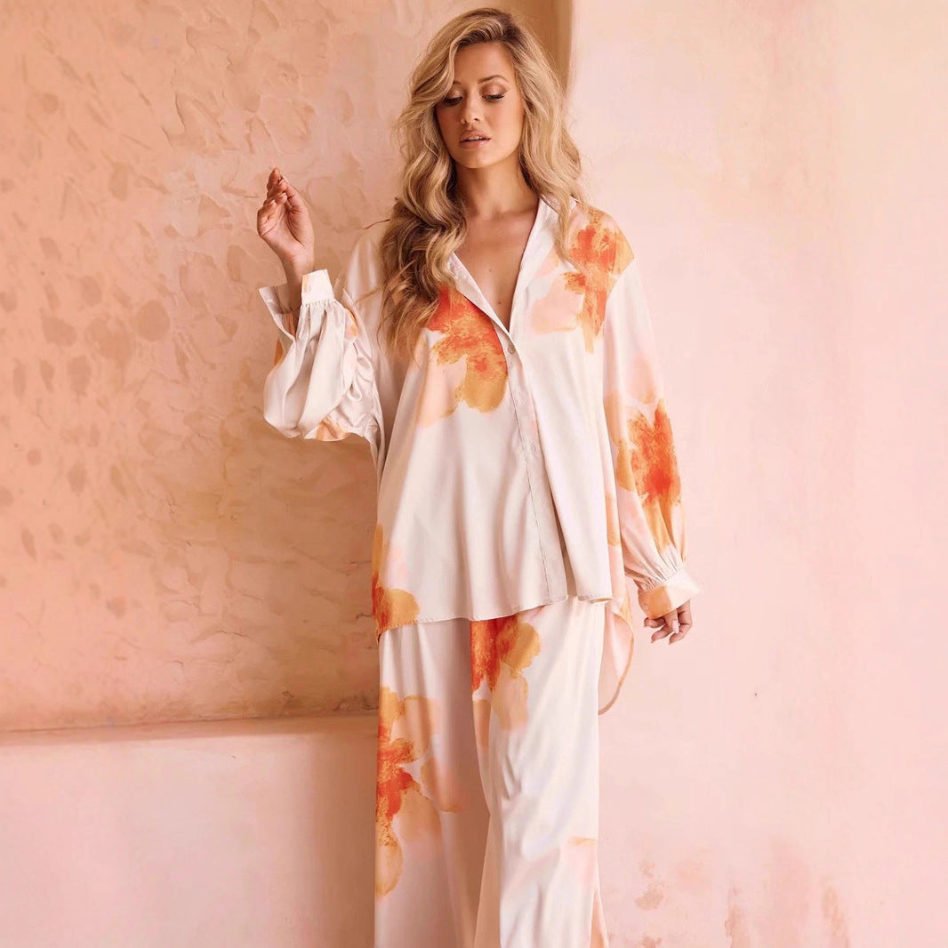 A lady's long-sleeved trousers suit