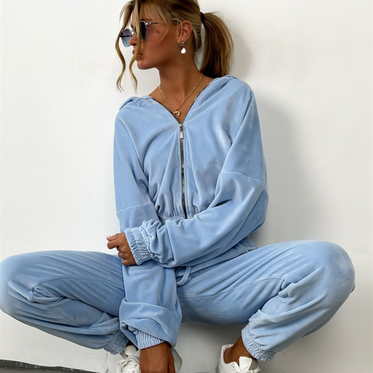 A long-sleeved sweater set