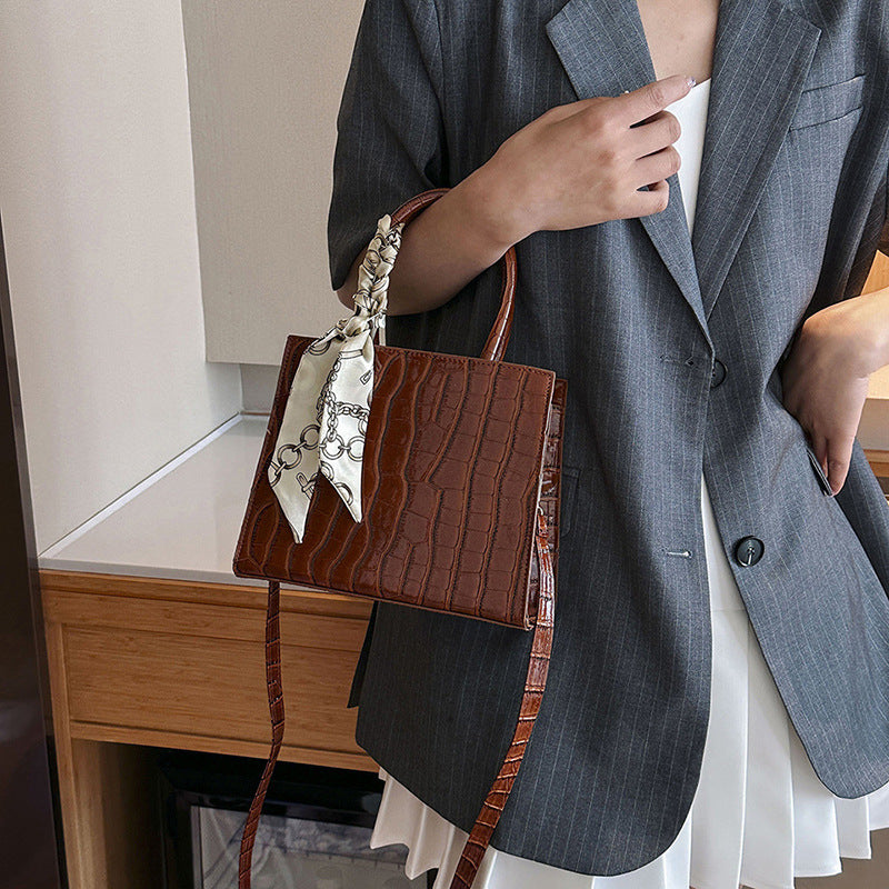 A stone pattern handheld women's bag trendy new lacquered small square bag fashionable and casual simple foreign style shoulder messenger bag