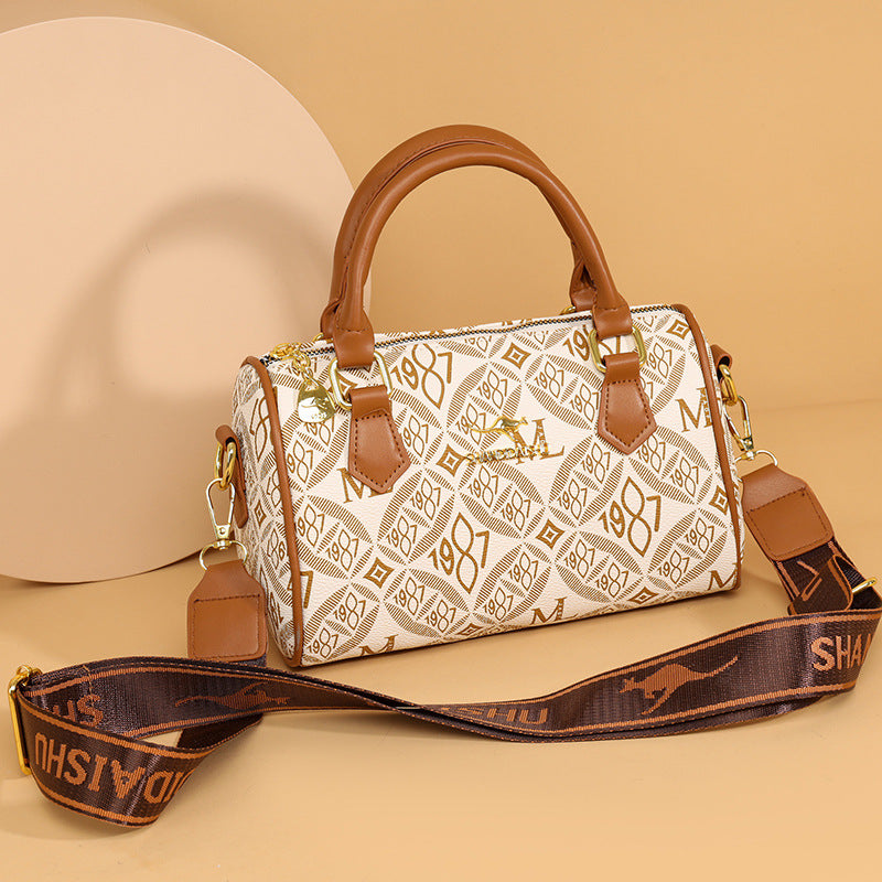 A new foreign style shoulder bag, messenger bag, pillow bag, retro printed letter handbag, versatile fashion women's bag