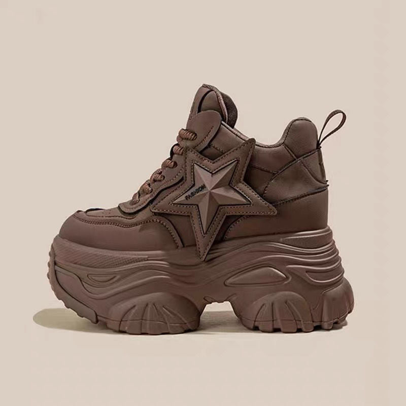 A lady heightening platform shoes