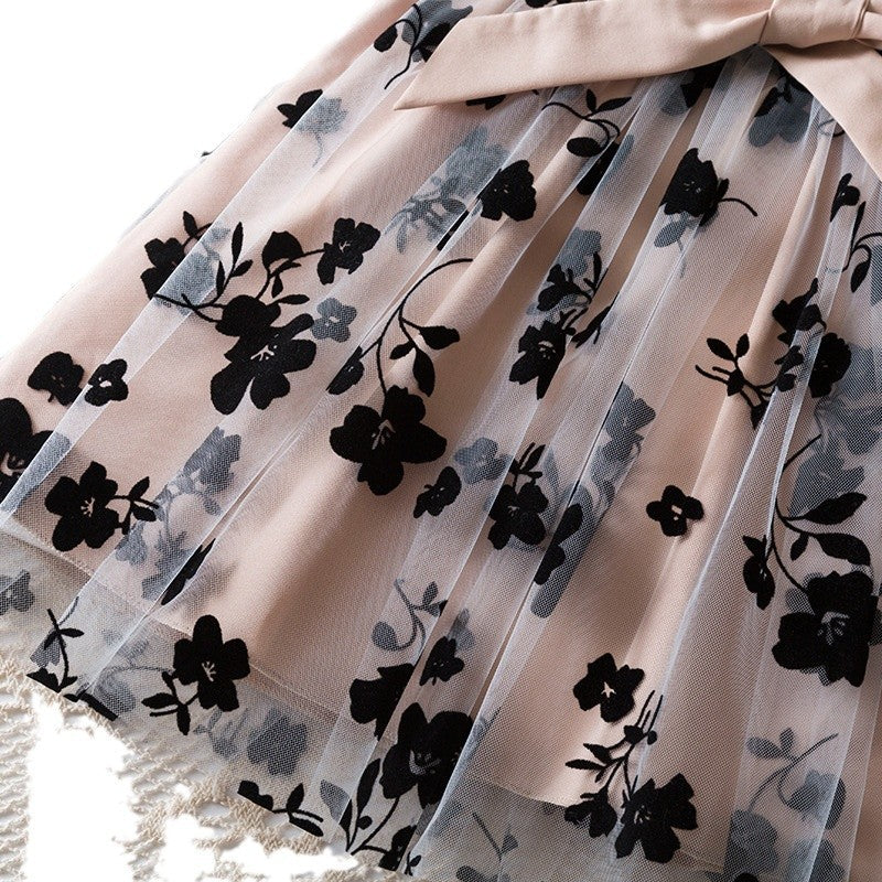 A European and American style girls spring and summer new dress flying sleeves black top splicing mesh floral skirt