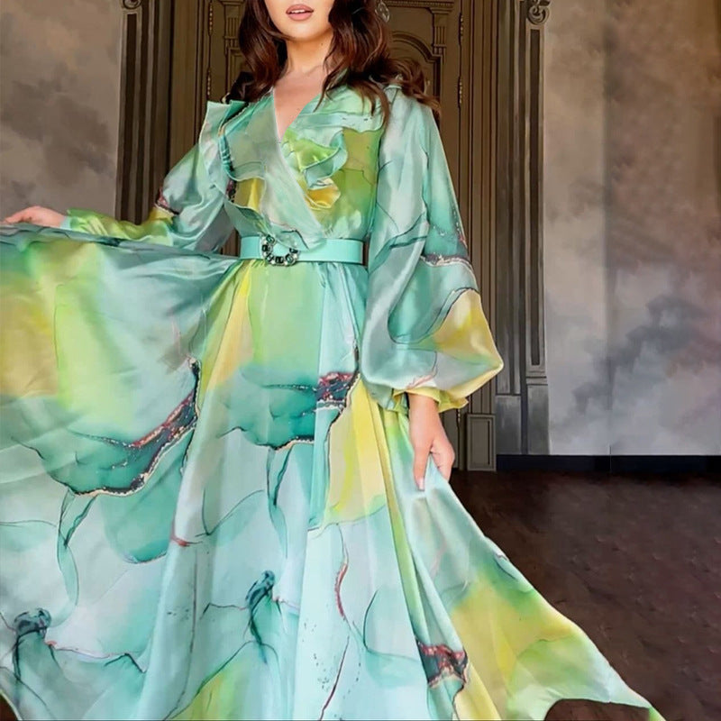 A printed pendulum lapel dress dress