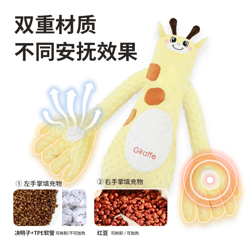 The baby soothes the palm of his hand to sleep, slaps the baby, and the artifact lies down to sleep. The baby prevents startling and sleeps, and slaps the butt to soothe the pillow.