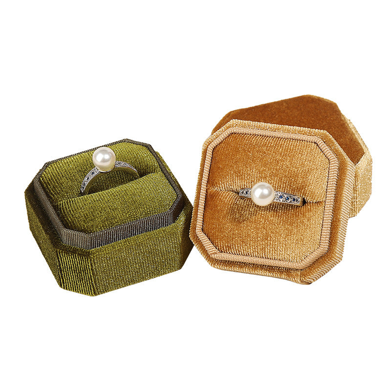 A Velvet stud earrings pendant box
