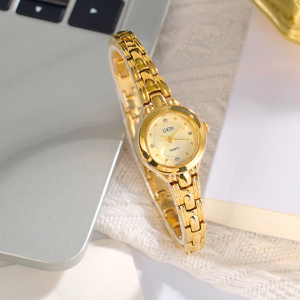 A niche light luxury small exquisite alloy bracelet watch high-end sense diamond-encrusted women's waterproof quartz watch