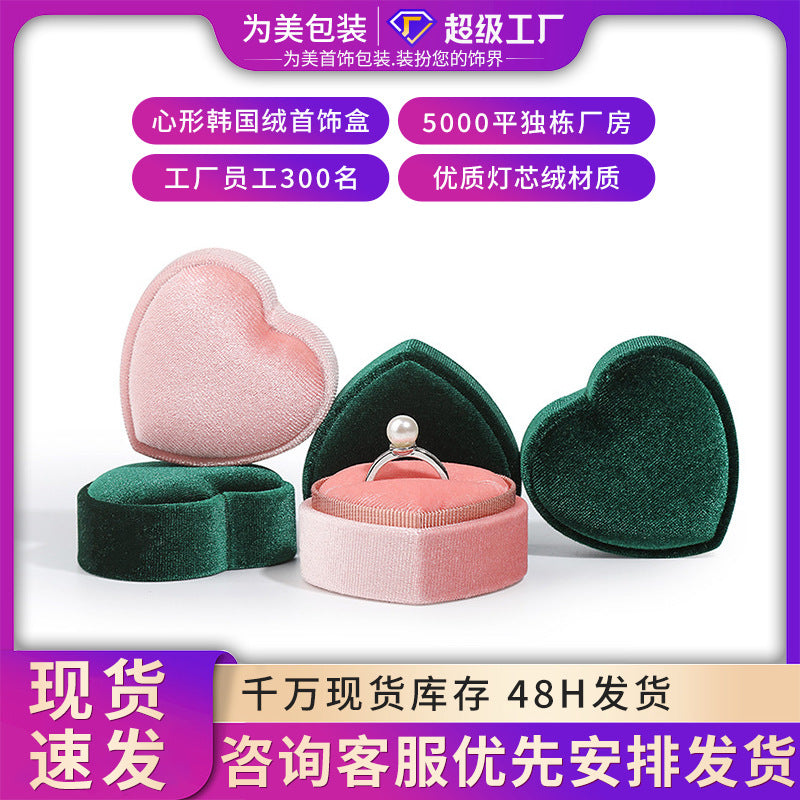 A heart velvet ring box