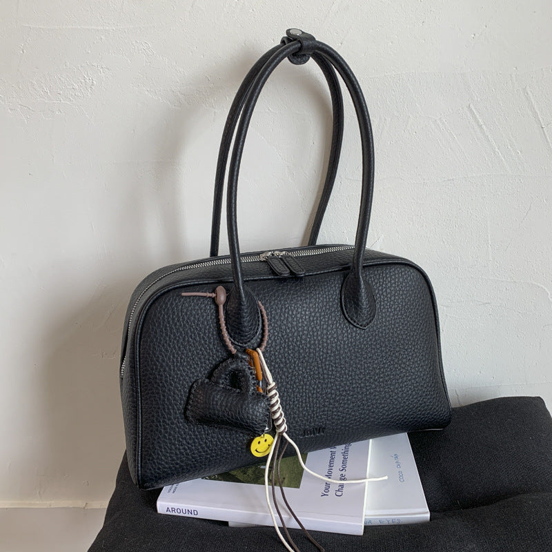 A handbag shoulder bag