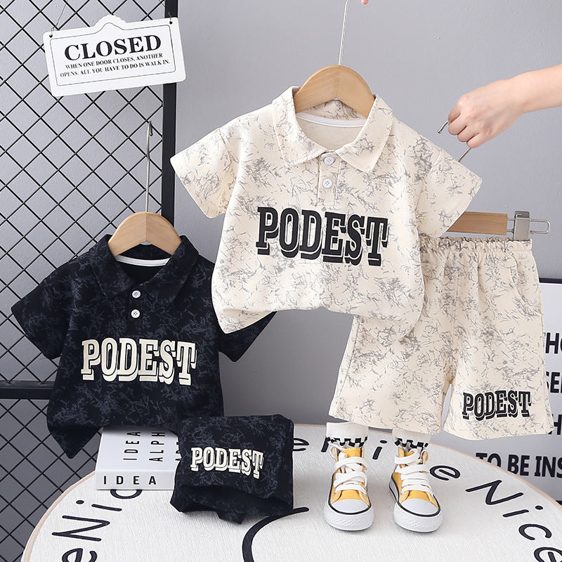 A children's short-sleeved shorts set
