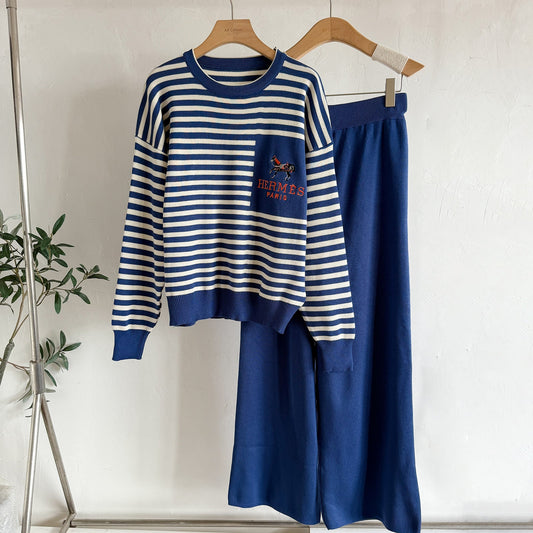 A crew neck knitted two-piece set