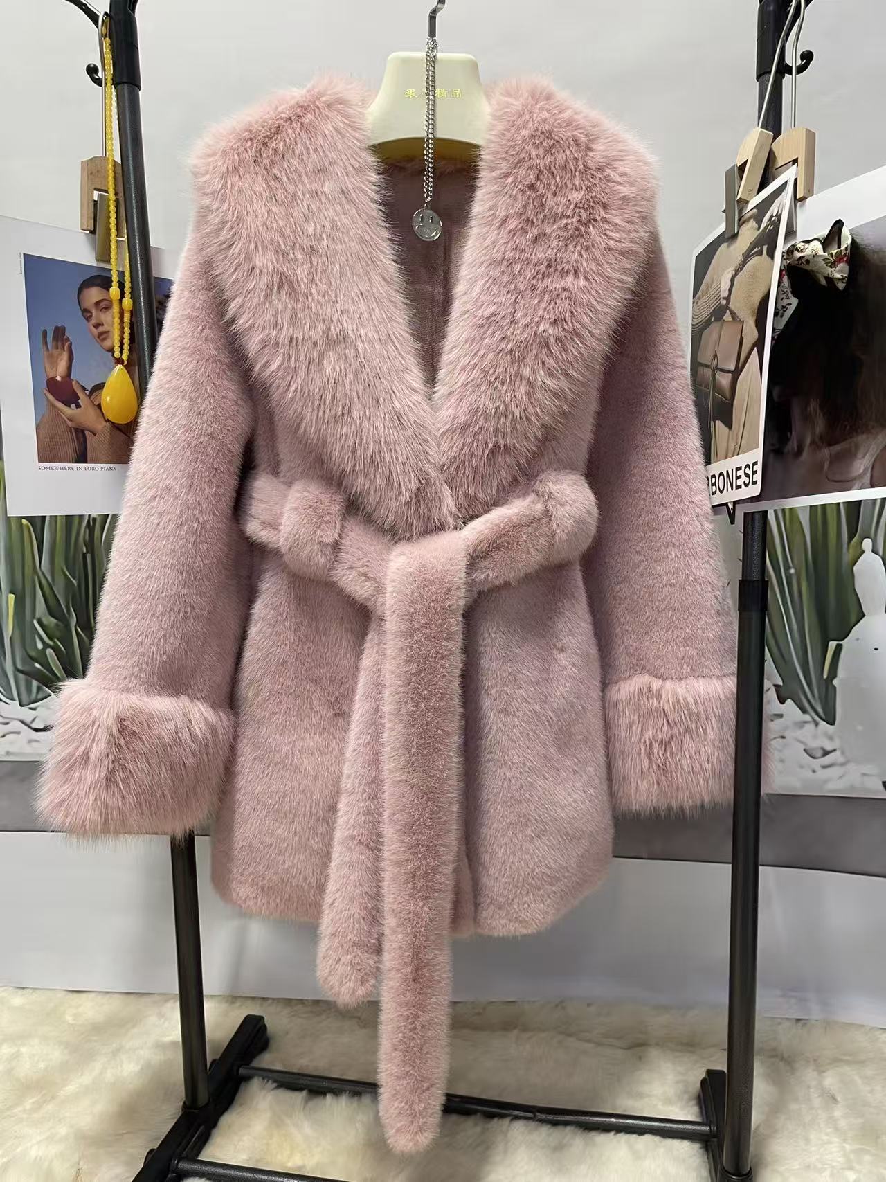 A imitation fox fur plush coat high fashion version